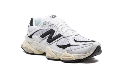 9060 "White / Black" U9060AAB