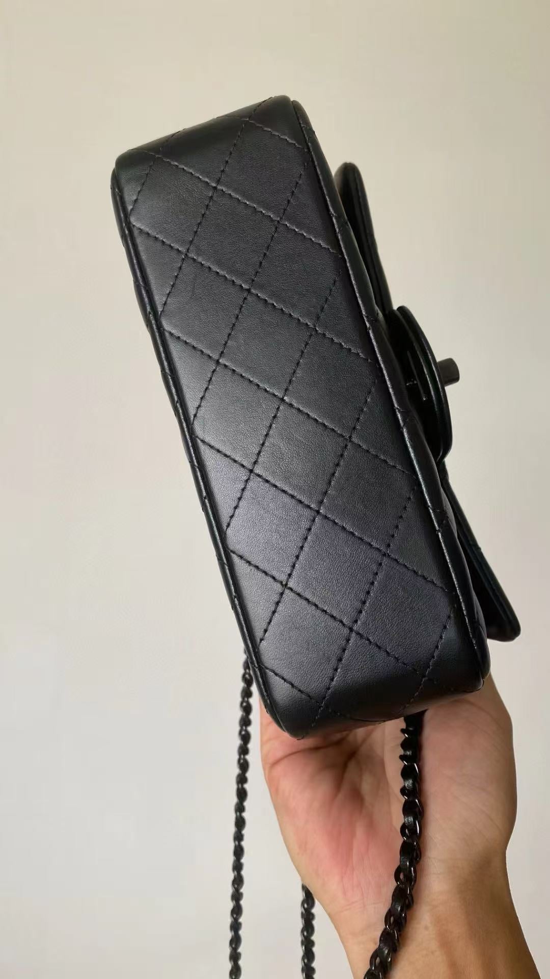 25C Mini Flap Bag Top Handle 20cm Black Lambskin Black Hardware Premium Version