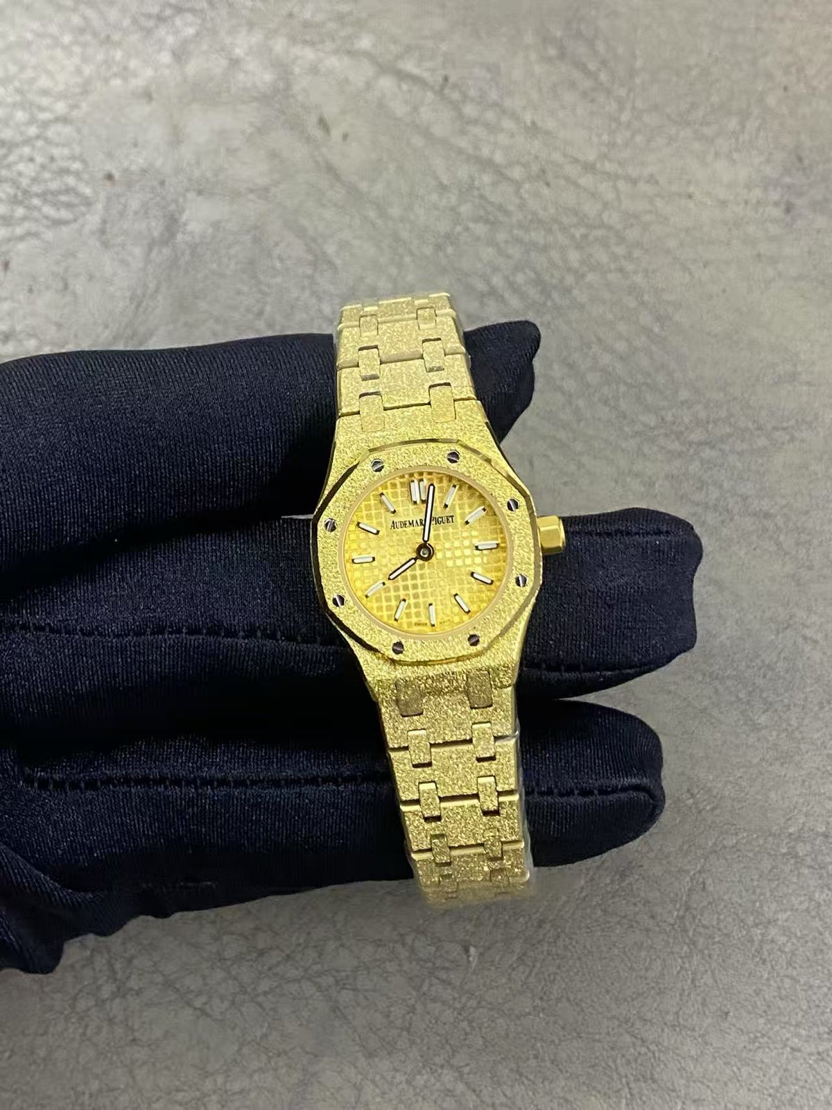 Audemars Piguet Royal Oak Mini Frosted Gold Quartz 23mm Yellow Gold