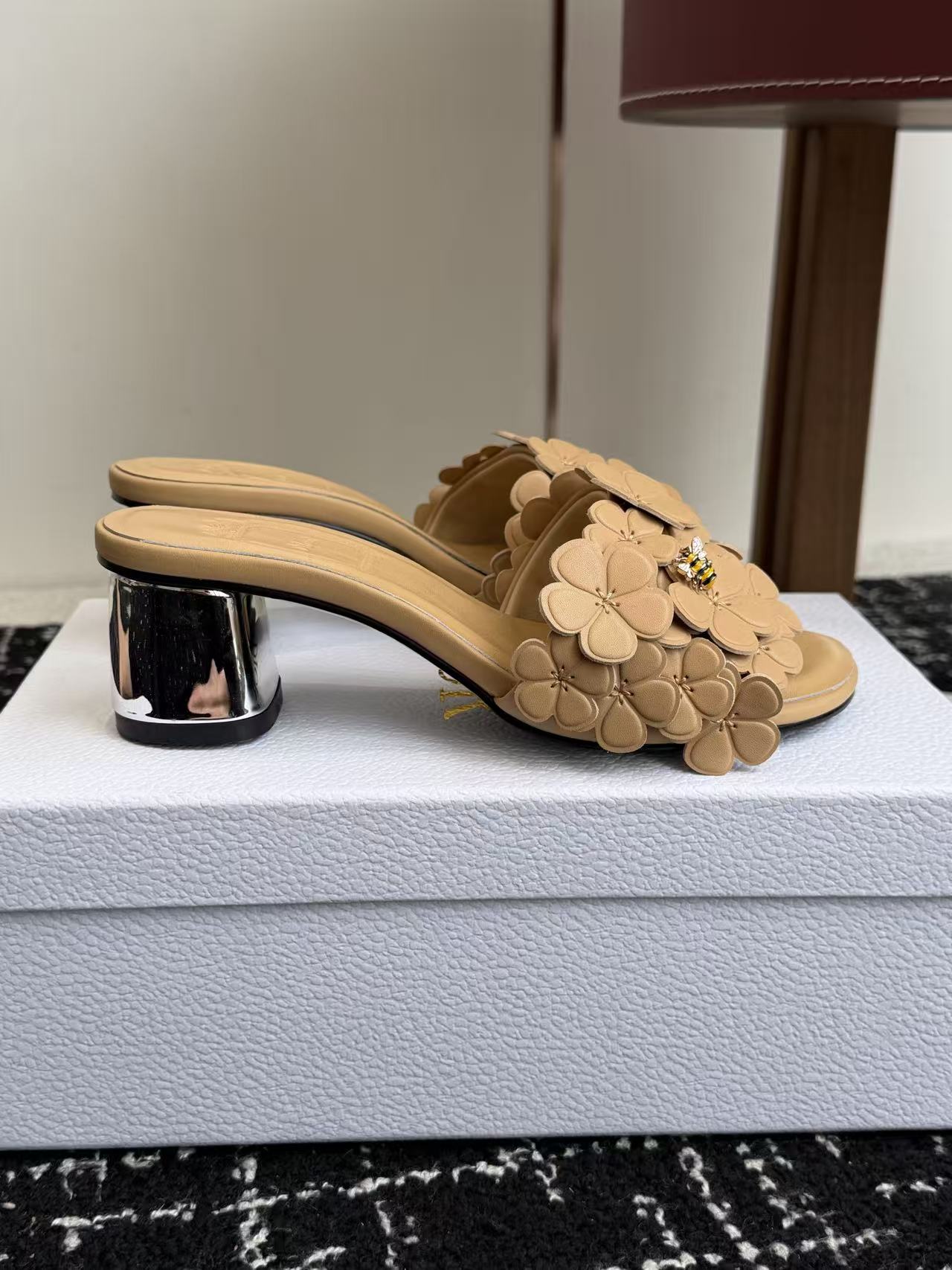 CD Bloom Mules 4.5CM Beige Leather Flowers Bee Accent 966853