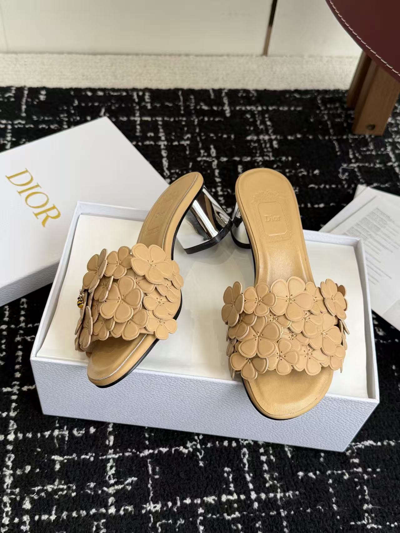 CD Bloom Mules 4.5CM Beige Leather Flowers Bee Accent 966853