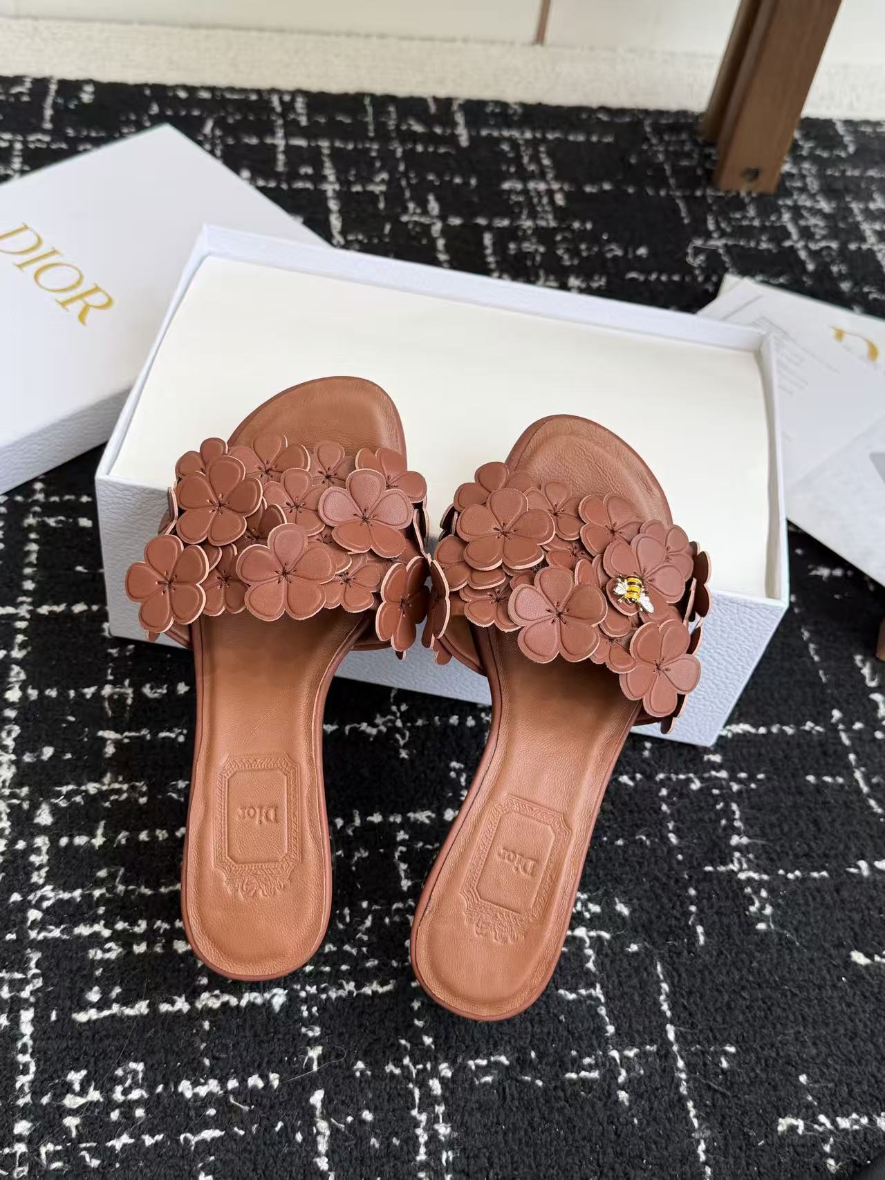 CD Bloom Mules 4.5CM Brown Leather Flowers Bee Accent 966854