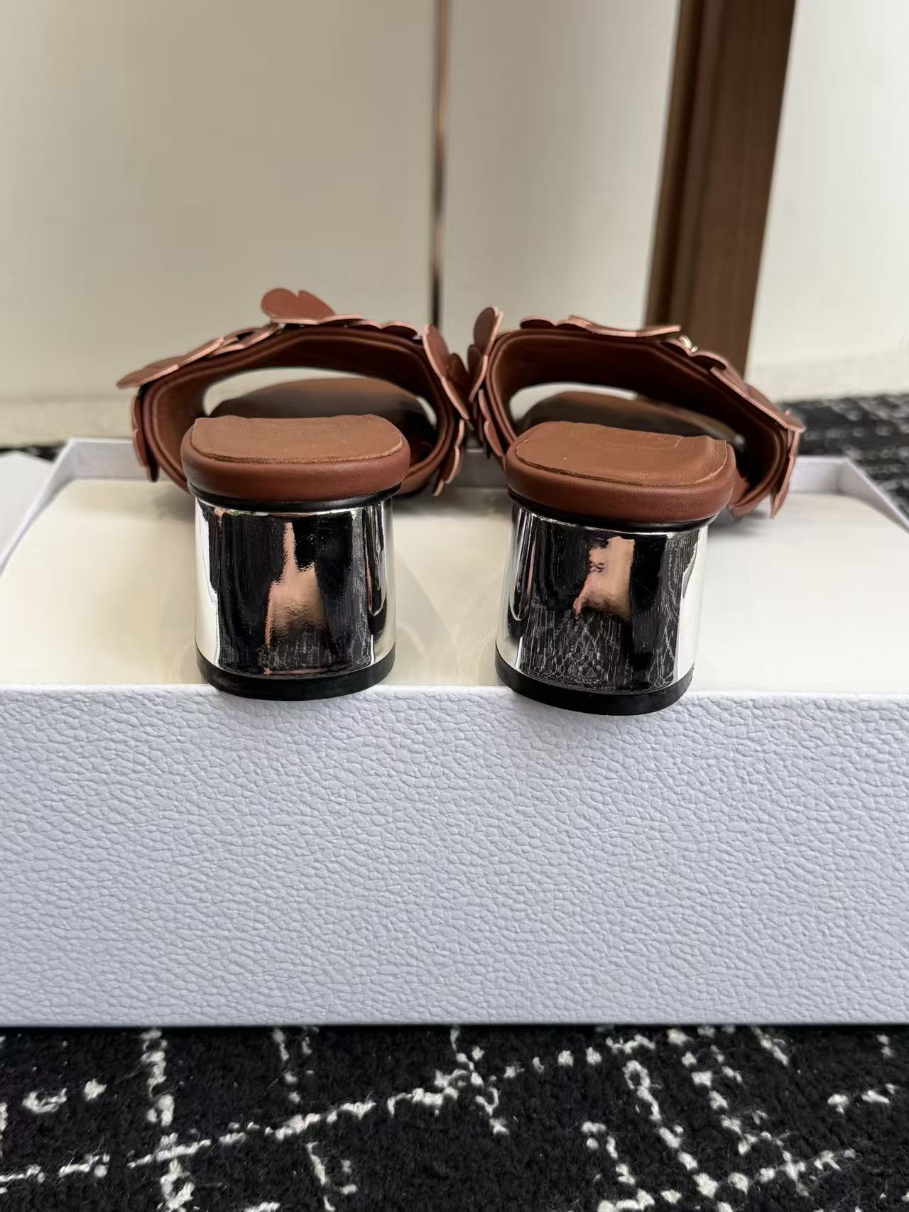 CD Bloom Mules 4.5CM Brown Leather Flowers Bee Accent 966854