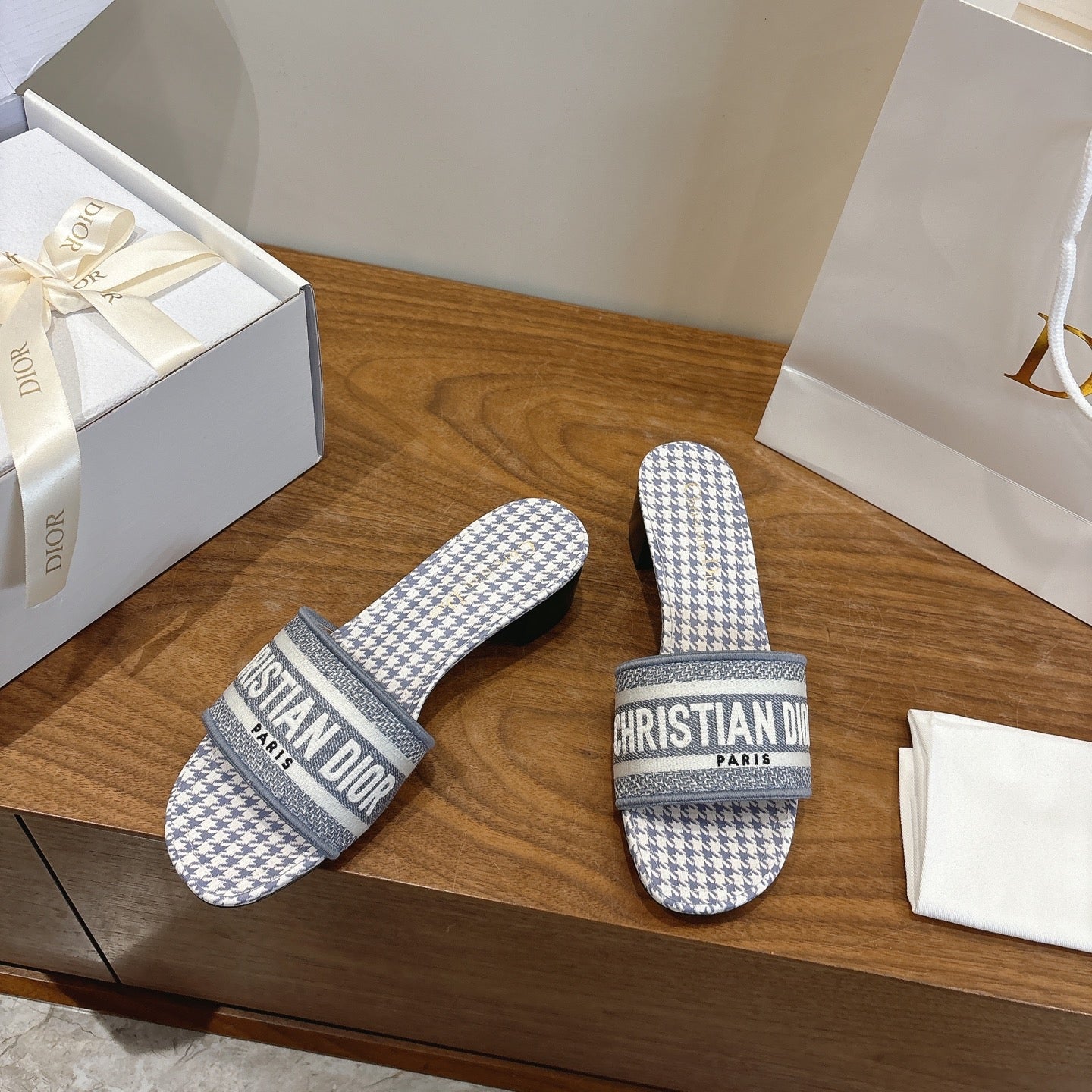 CD 26s Embroidered Sandals 45 Canvas Cowhide 685563