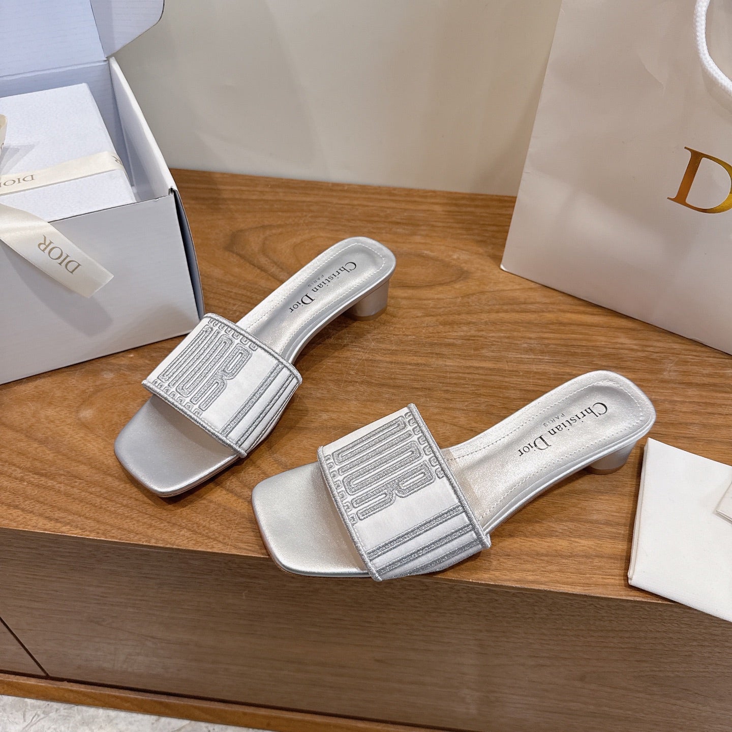 CD 26s Sandals Two Tone Canvas Cowhide 685412