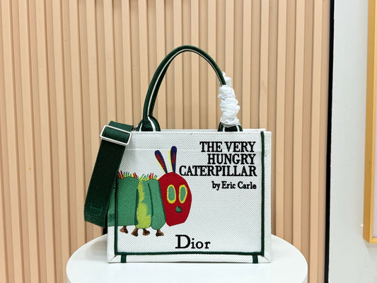 CD Book Tote with "The Very Hungry Caterpillar" White Green in Embroidery 155382