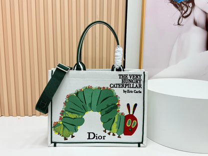 CD Book Tote with "The Very Hungry Caterpillar" White Green in Embroidery 155382