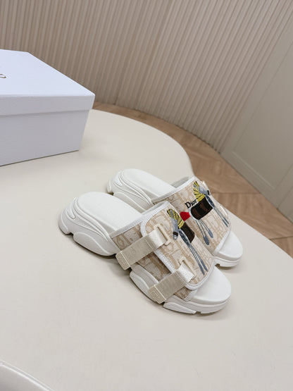 CD 26s  Platform Slippers 35 Beige White Canvas Lambskin 643812