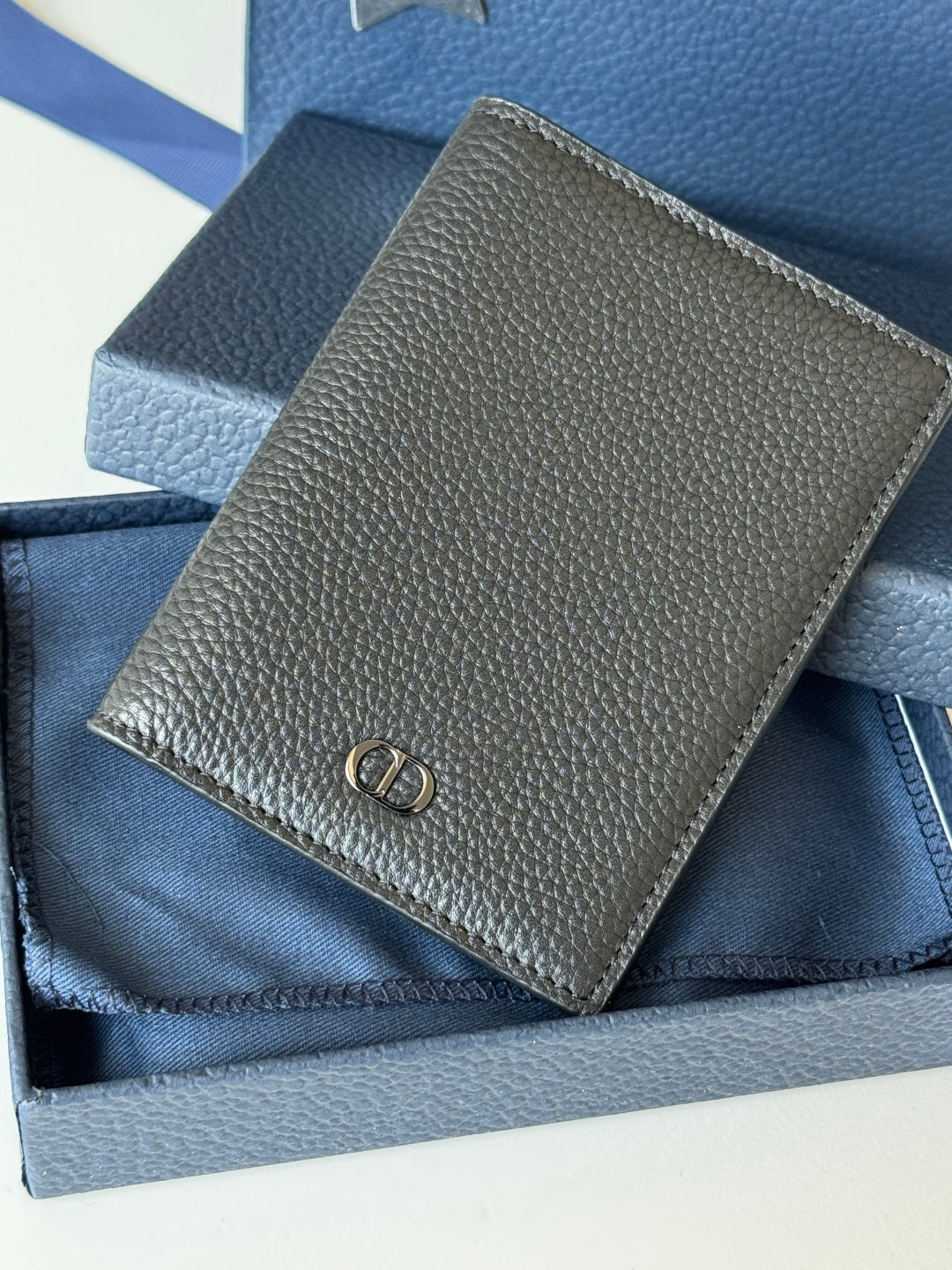 CD BI-fold Passport Black Grain Cowhide
