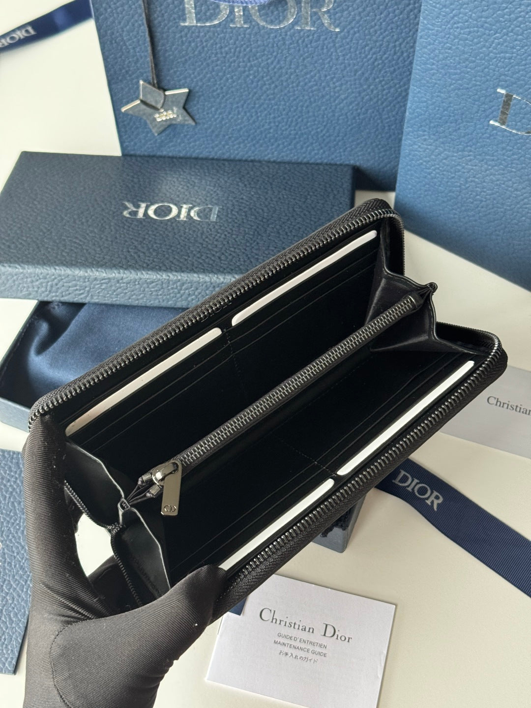 CD Icon Long Zipped Wallet Black Grained Cowhide