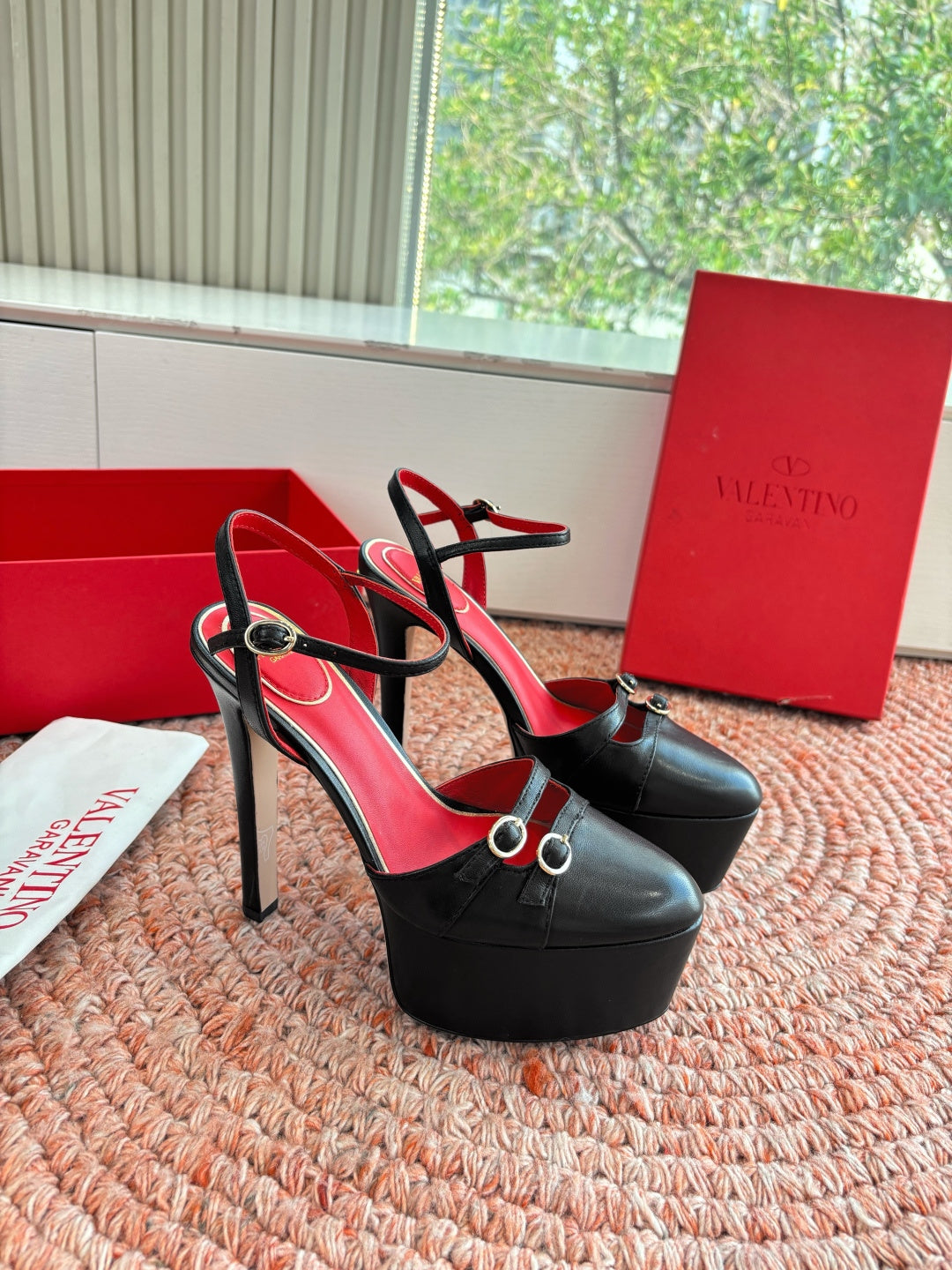 Valentino Crasher Platform Pumps 14.5cm Black Sheepskin 702230
