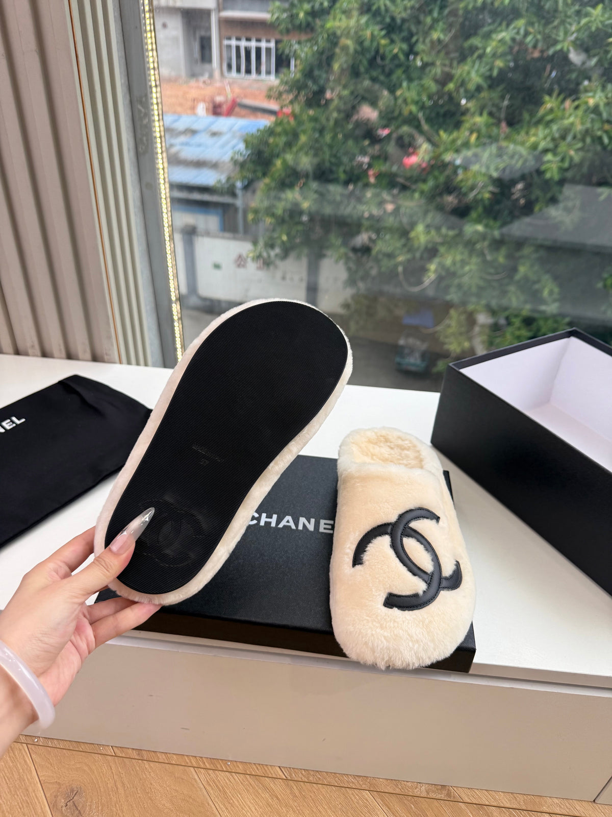 CC 26s Mules White Shearling 967544