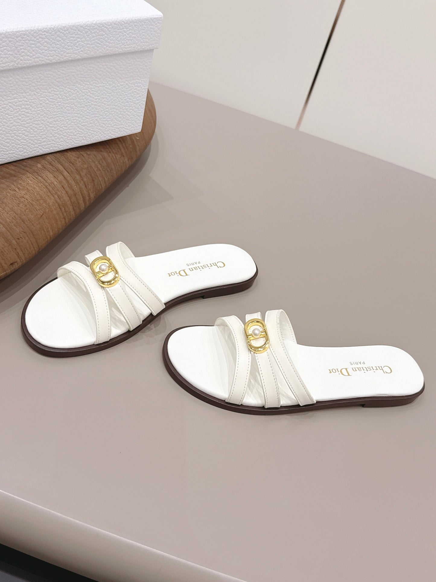 CD 26s 30M Slide White Calfskin 738225