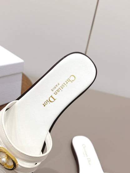 CD 26s 30M Slide White Calfskin 738225