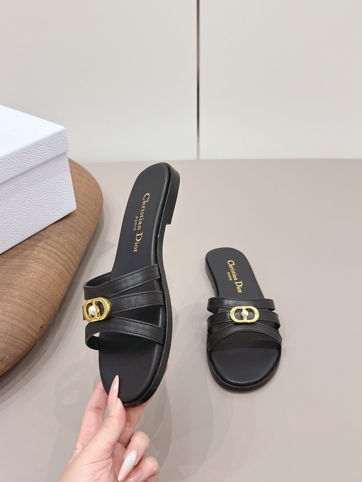 CD 26s 30M Slide Black Calfskin 738222