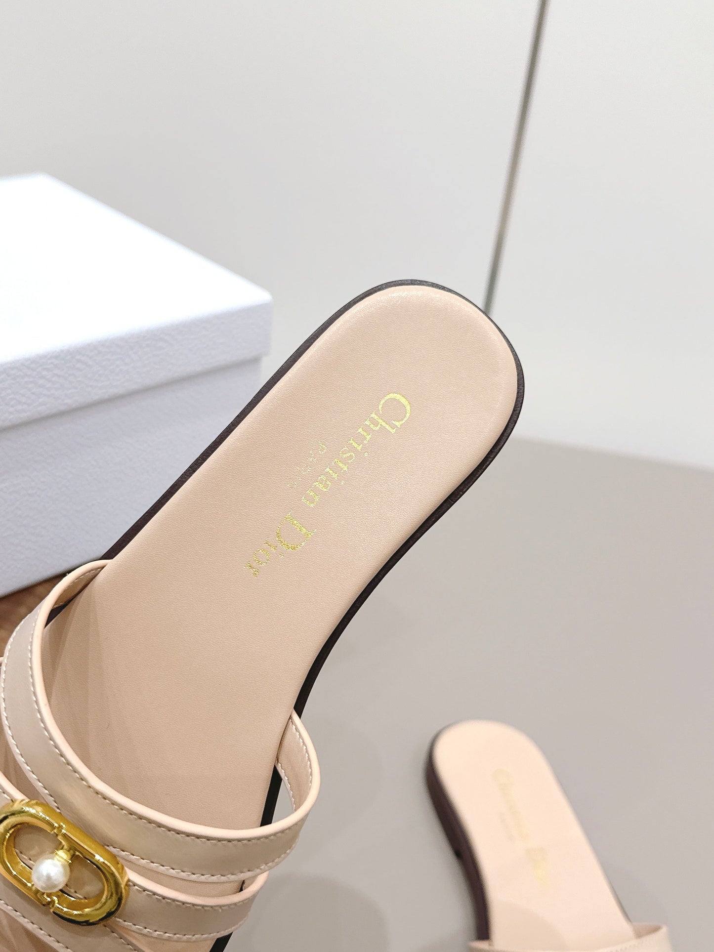 CD 26s 30M Slide Beige Calfskin 738224
