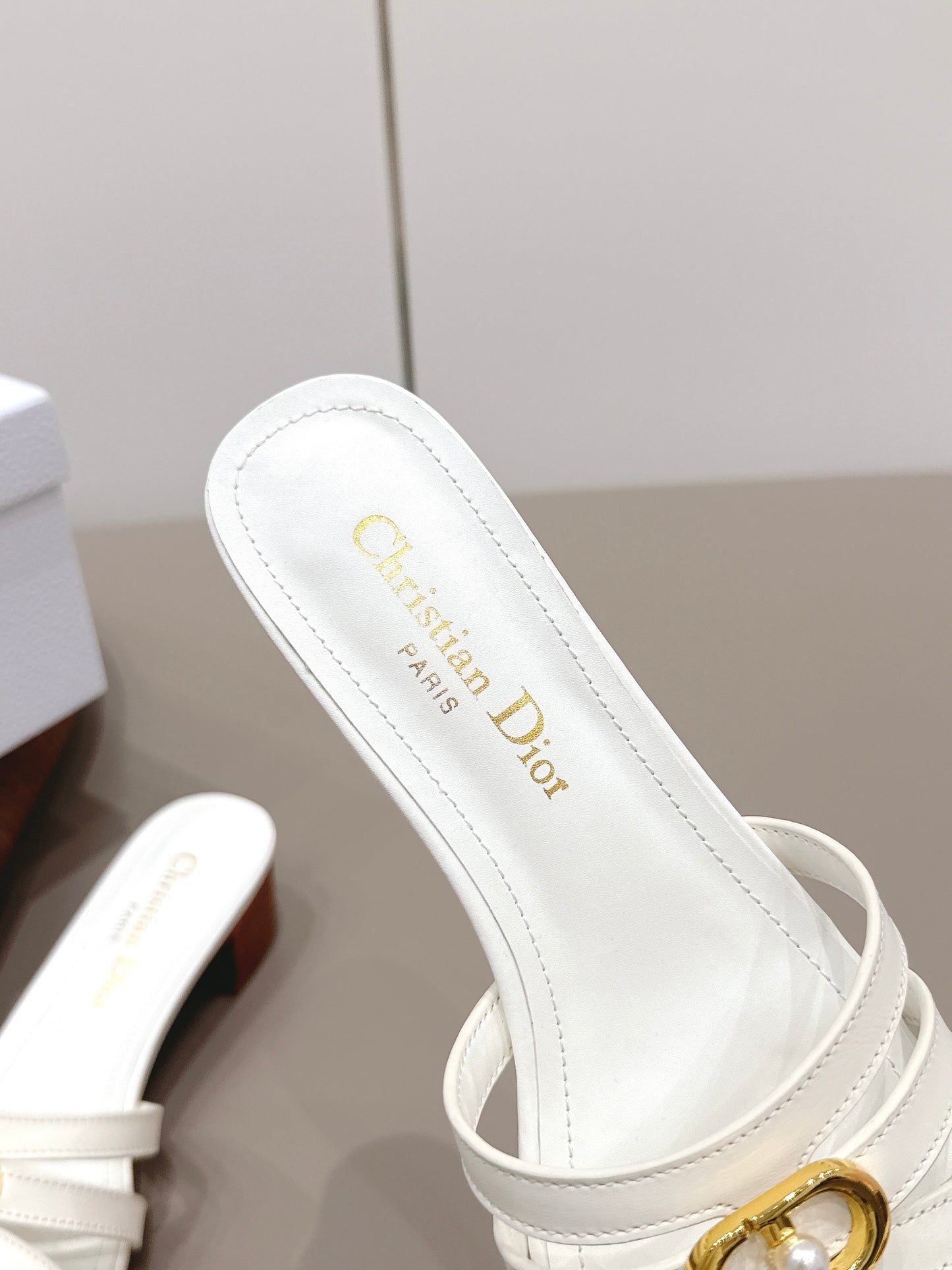 CD 26s 30M Sandal 4.5cm White Calfskin 738221