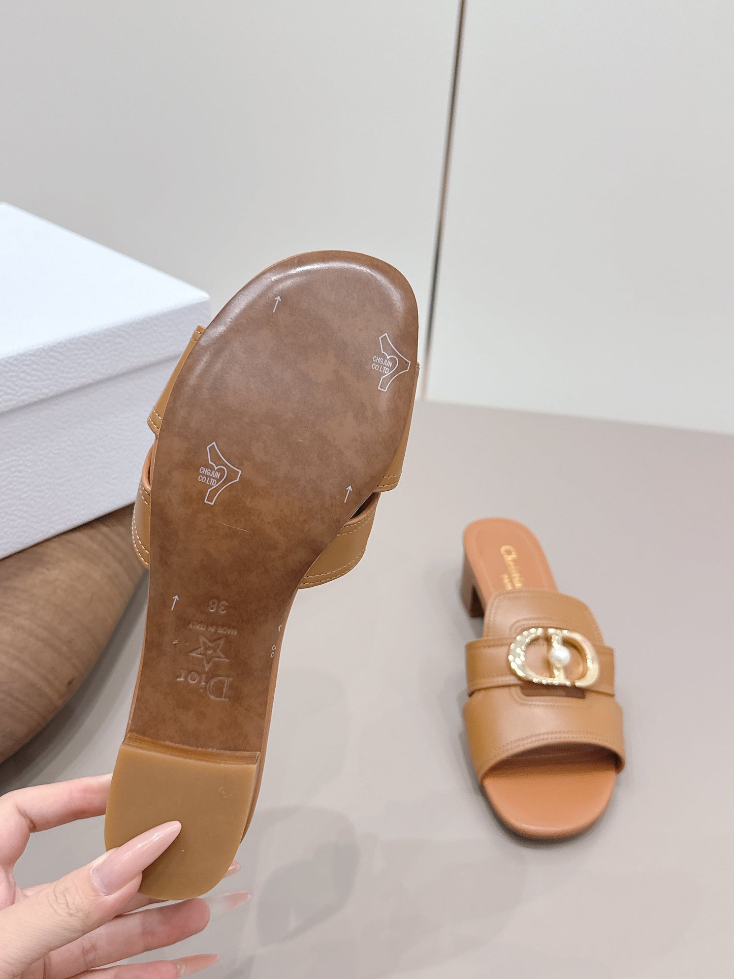 CD Sandal Mule 30 Montaigne 4.5cm Tan Calfskin 738331