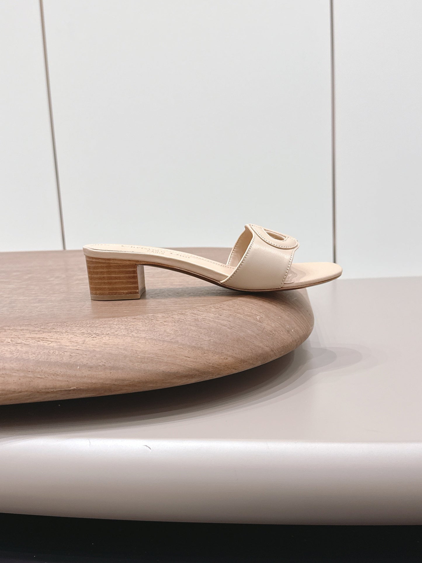 CD 26s Round-Toe Sandals 4.5cm Beige Calfskin 738235