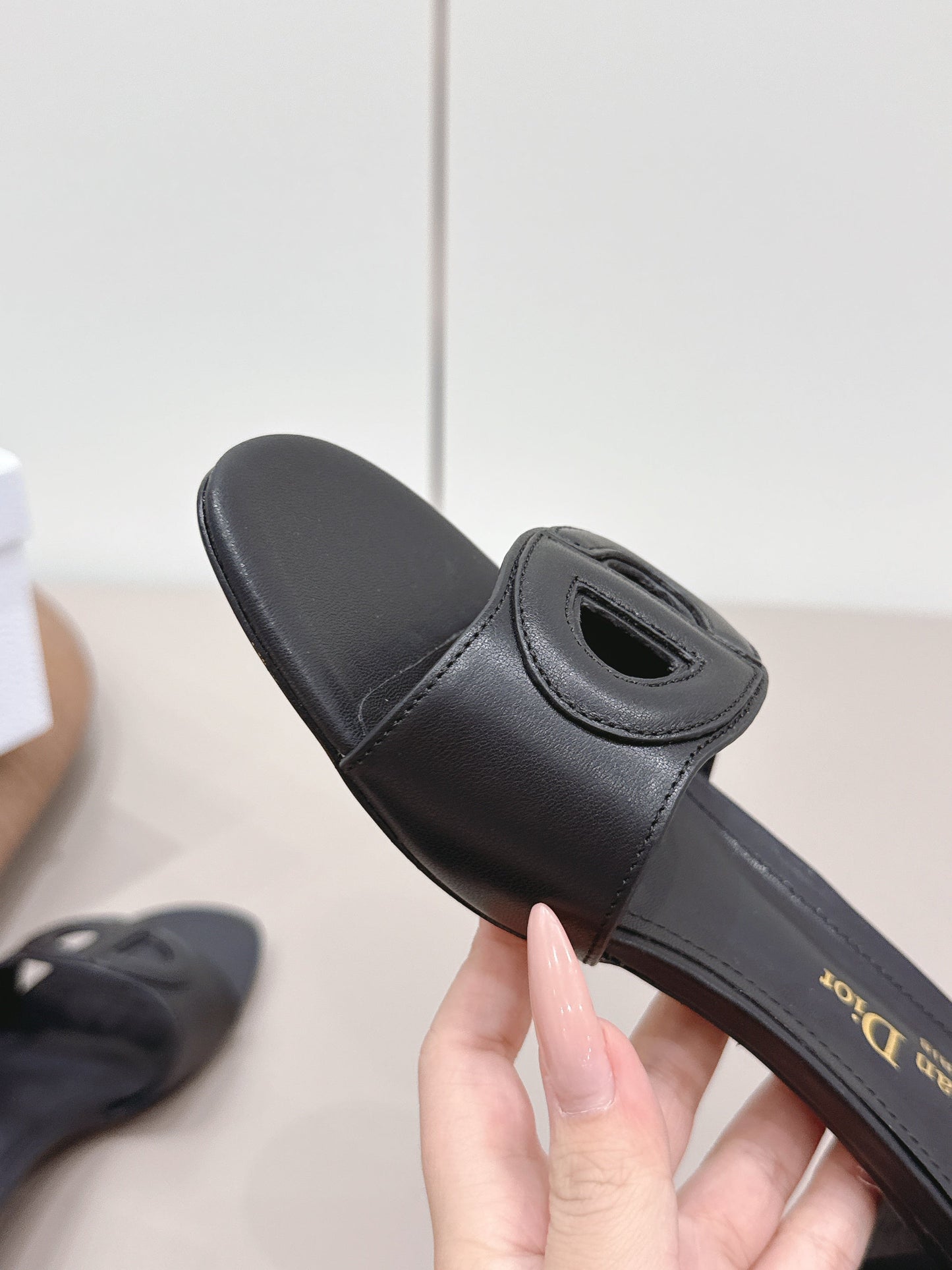 CD 26s Round-Toe Sandals 4.5cm Black Calfskin 738233