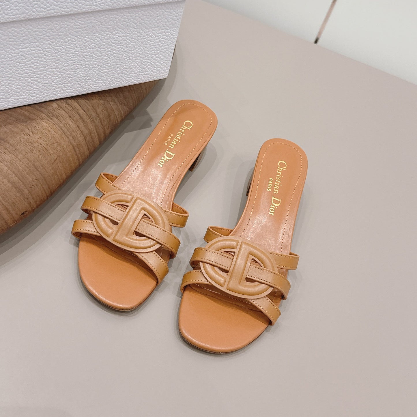 CD 26s D-Club Sandal 4.5cm Tan Calfskin 738242