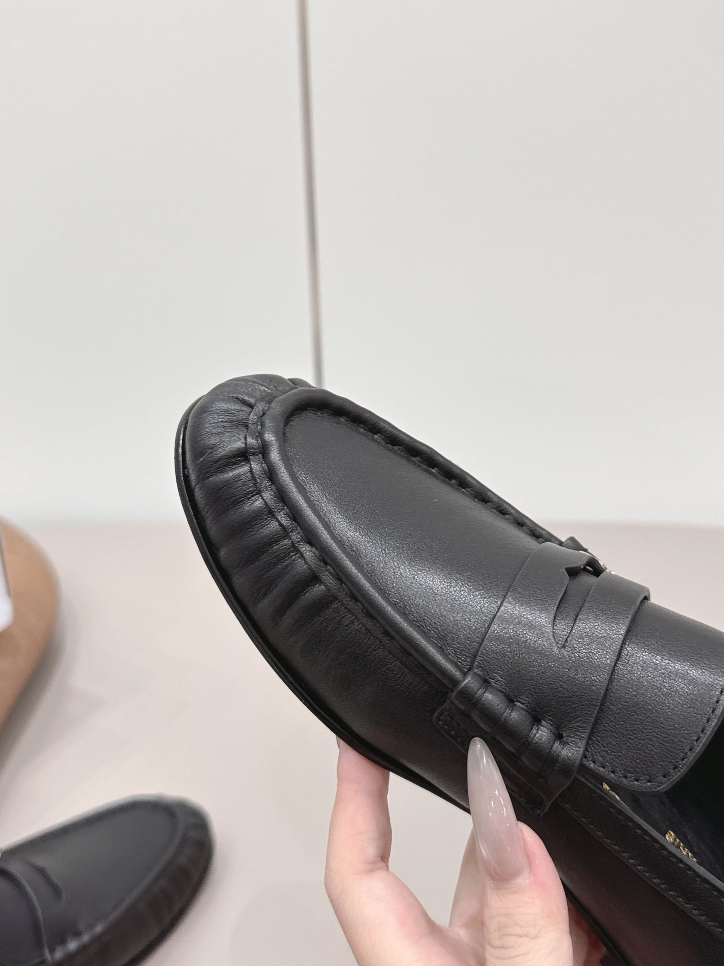 CD 26A Loafers Black Cowhide Leather 738310