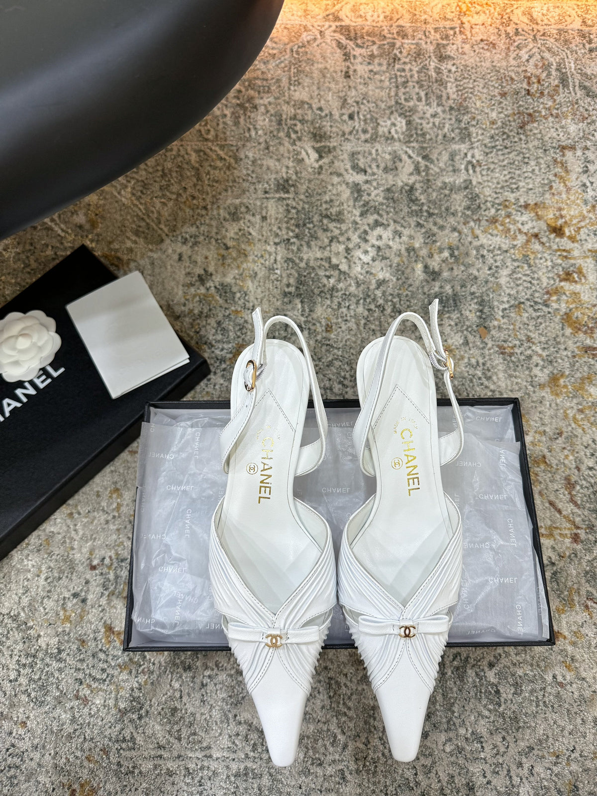 CC 26 𝑭𝑾 Pointed Toe Back Strap Slingback 6.5cm White Sheepskin 892576