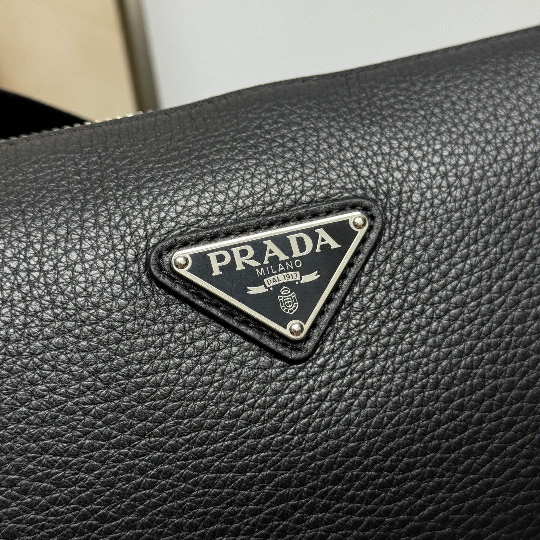 Prada 2026 Vitello Daino Messenger Bag Black Grained Calfskin