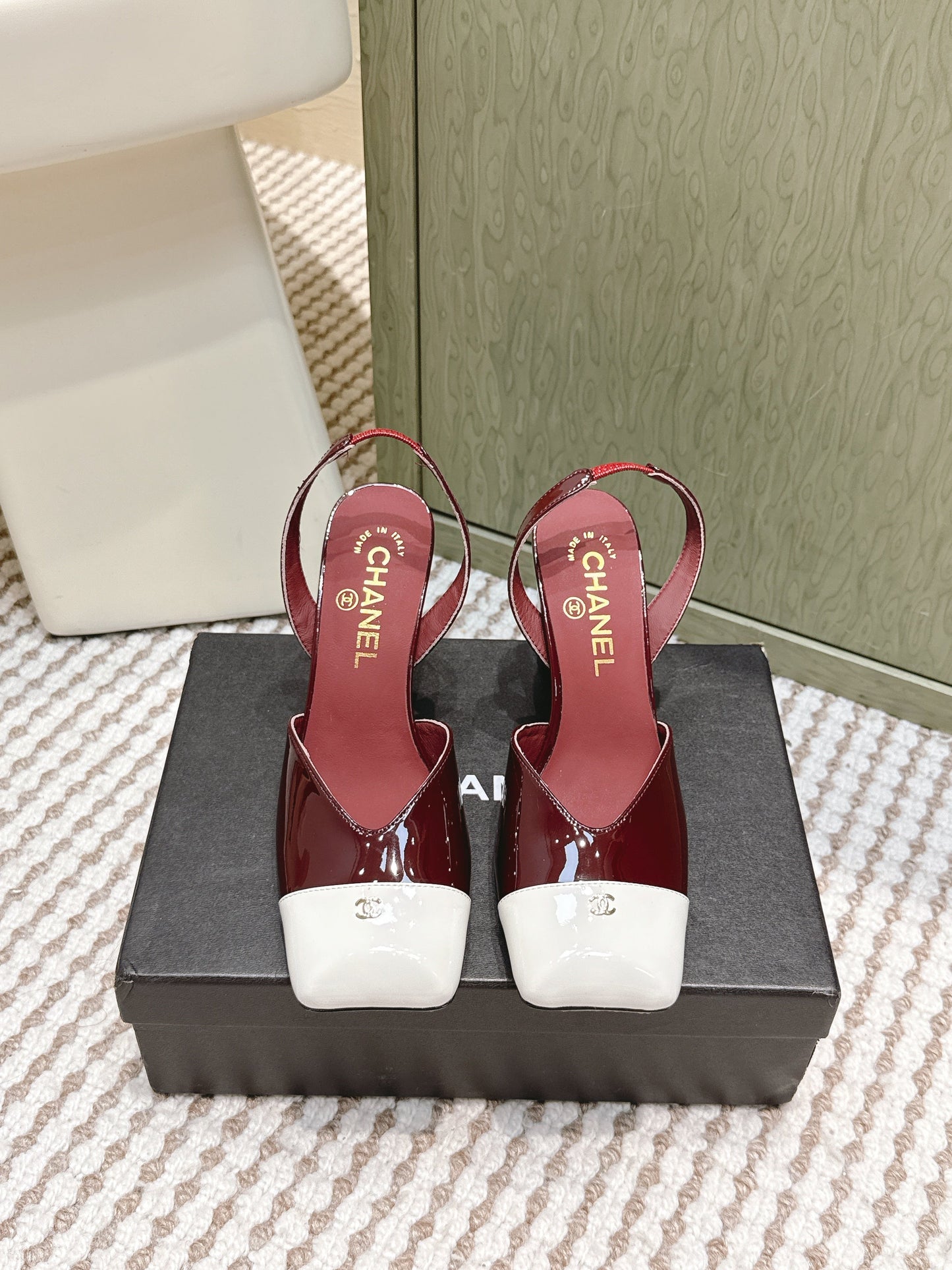CC 26s Mary Jane Sandals 90 Dark Red White Patent Leather 653548