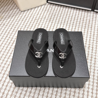 CC 26s Thong Sandals Black Suede Sheepskin 632352