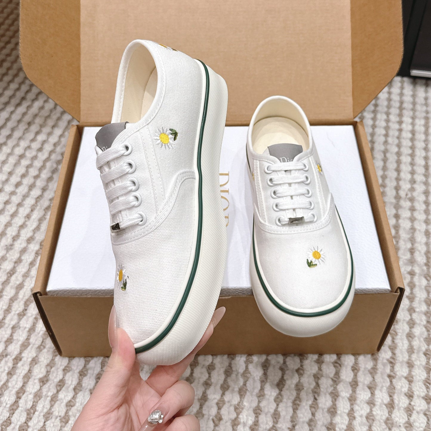 CD Saltwind Sneakers White Chrysanthemum Embroidery Canvas 632437