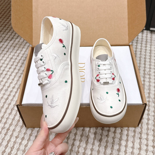 CD Saltwind Sneakers White Dove & Rose Embroidery Canvas 632440