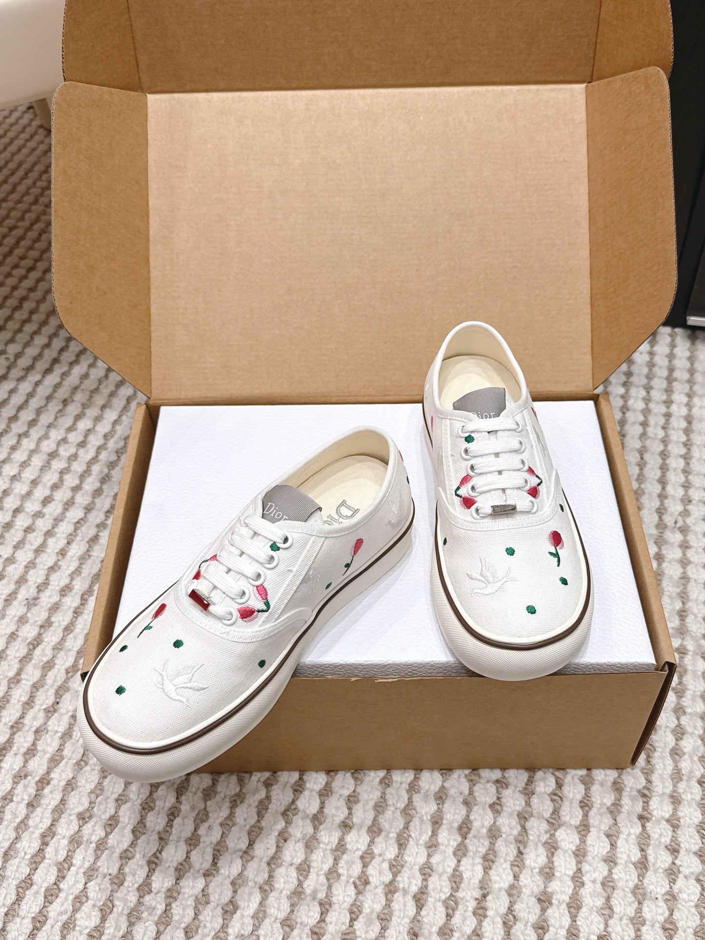CD Saltwind Sneakers White Dove & Rose Embroidery Canvas 632440