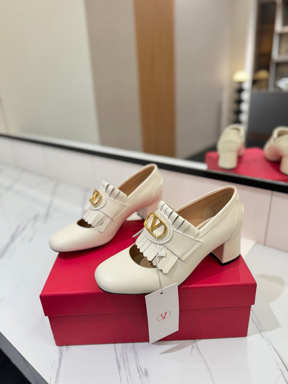 VT 2025 Signature Heeled Loafer Ivory Calf Leather 295068