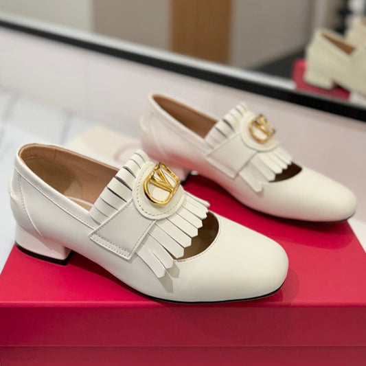 VT 2025 Signature Loafer Ivory Calf Leather 295071