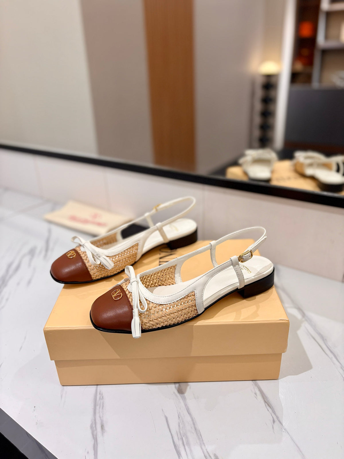 VT 26s Valet Du Roi Slingback Flats White Brown Raffia Leather 985455