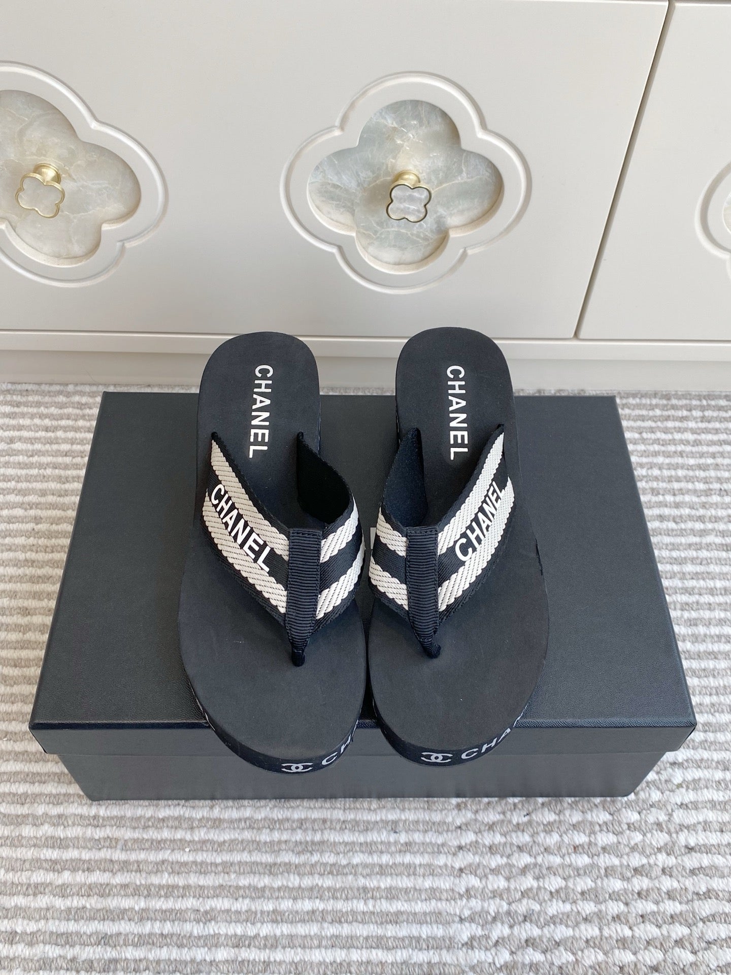 CC 26s Thong Sandals 65 Black White Rubber Leather 647677