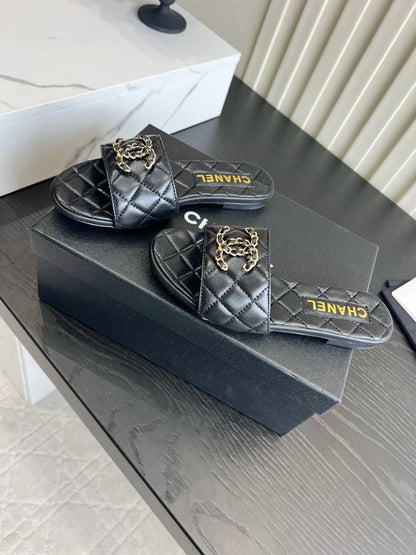 CC 26s Flat Sandals Black Quited Leather 906217