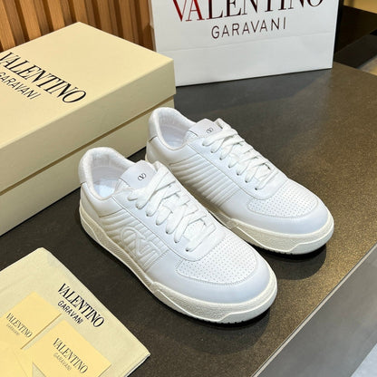 VT 25S Couple Sneakers White Calfskin Suede 563107