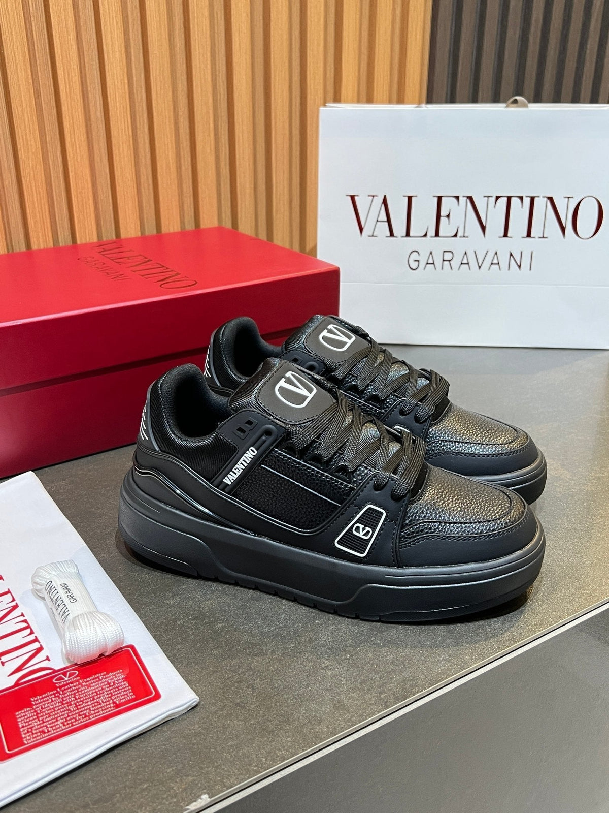 VT 25S Couple Sneakers Black Calfskin 563123