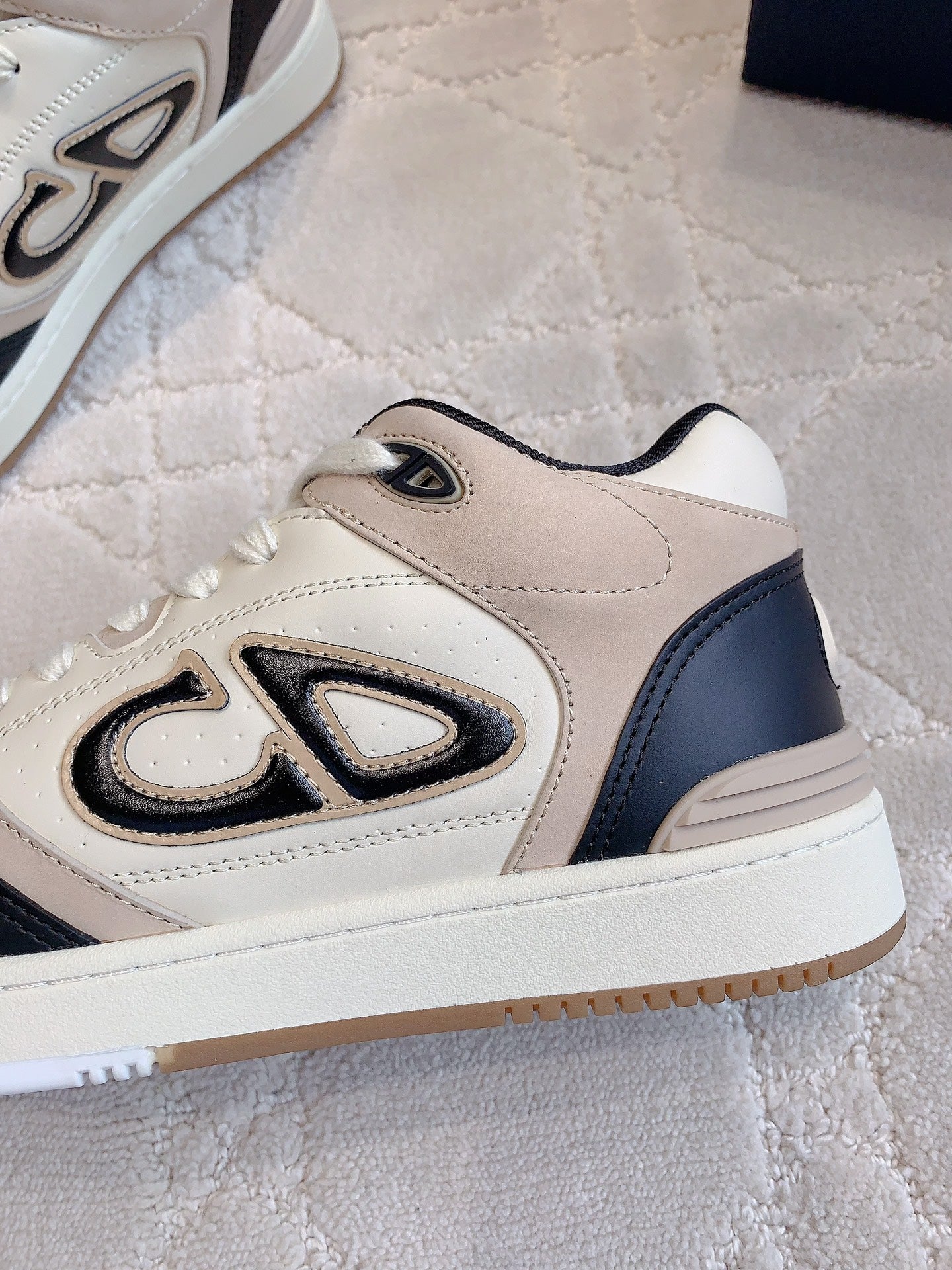 CD B57 Mid-Top Sneaker White Beige Mix Black Calfskin And Oblique Jacquard
