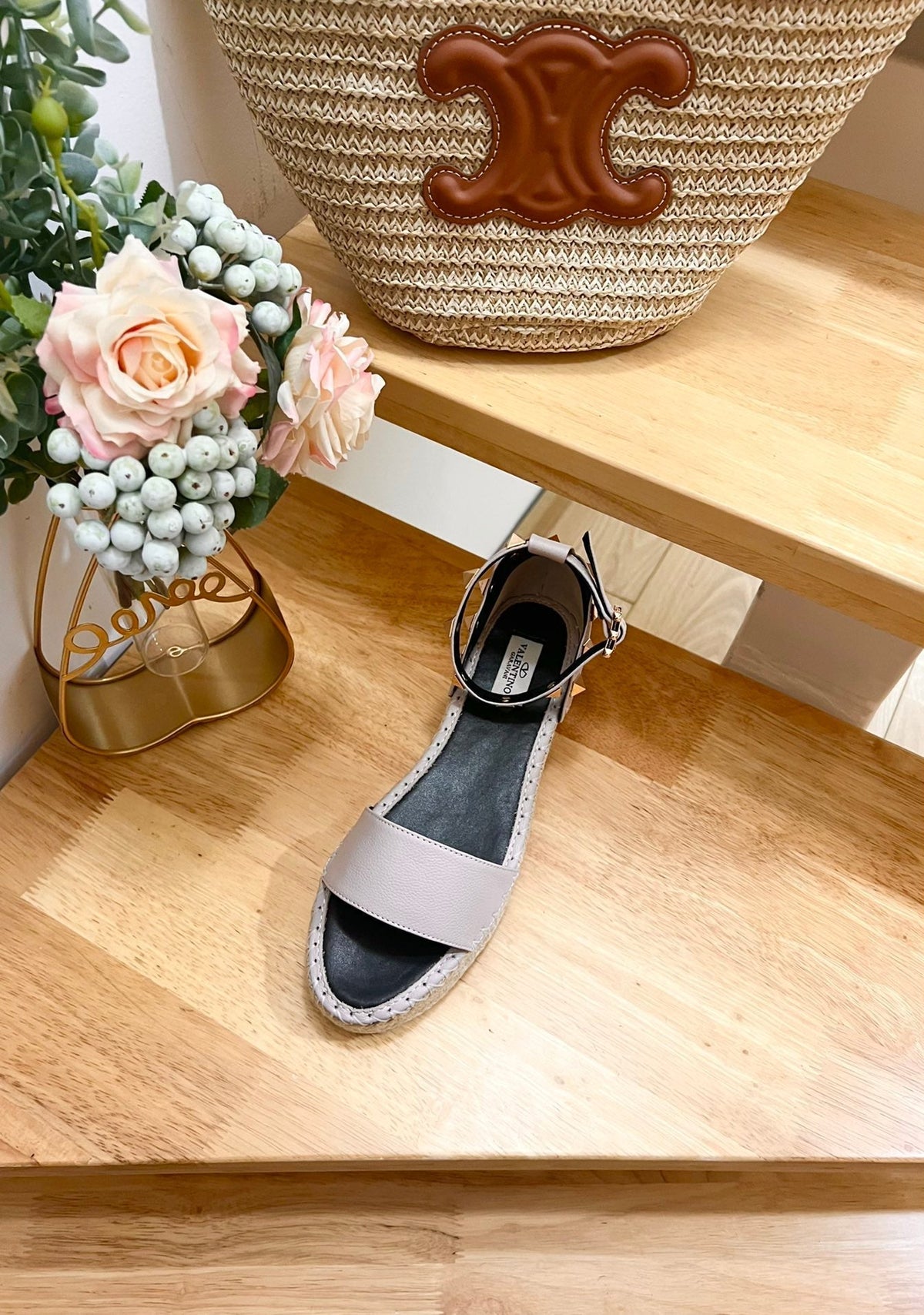 ROCKSTUD FLATFORM SANDAL IN SOFT PINK CALFSKIN