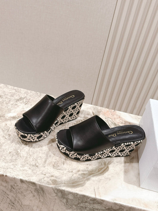 CD Attitude Wedge Slide 85mm Black Calfskin 483085