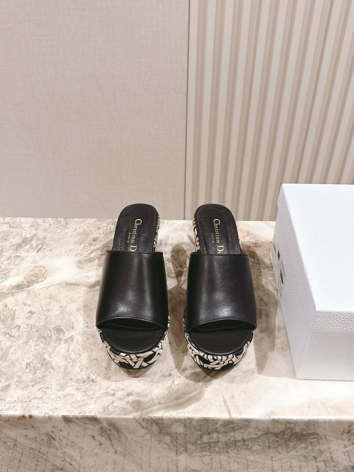CD Attitude Wedge Slide 85mm Black Calfskin 483085