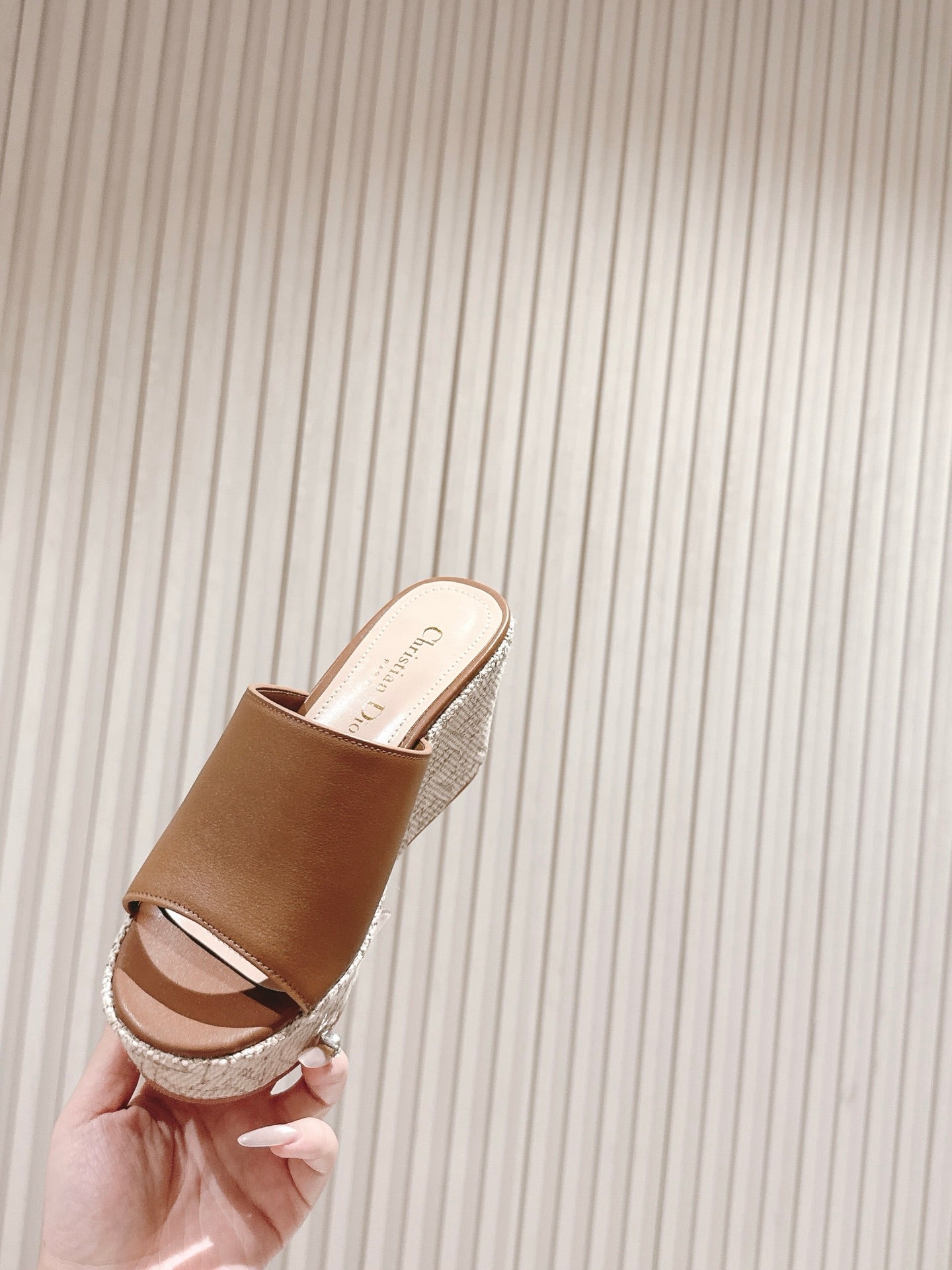 CD Attitude Wedge Slide 85mm Camel Calfskin 483086