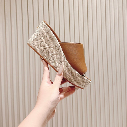 CD Attitude Wedge Slide 85mm Camel Calfskin 483086