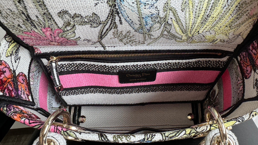 medium lady 24 black pink flower embroidery