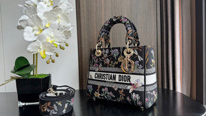 medium lady 24 black flower embroidery