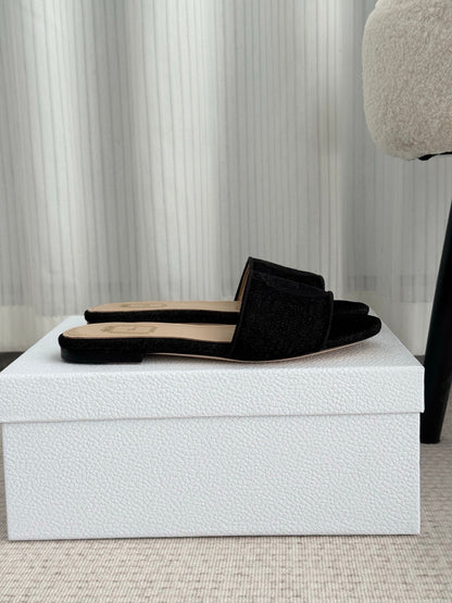 CD Médaillon Slide Flat Black Denim 849732