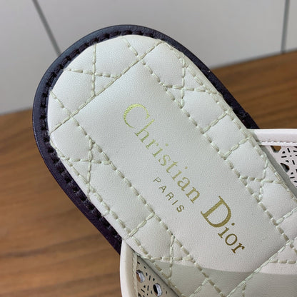 CD D-Avenue Slide Cream Cowhide 792656